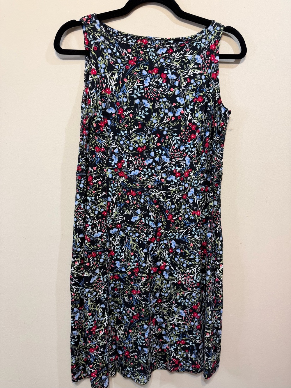 J. Jill Black wearever Sleeveless Dress with Blue & Red Floral Print